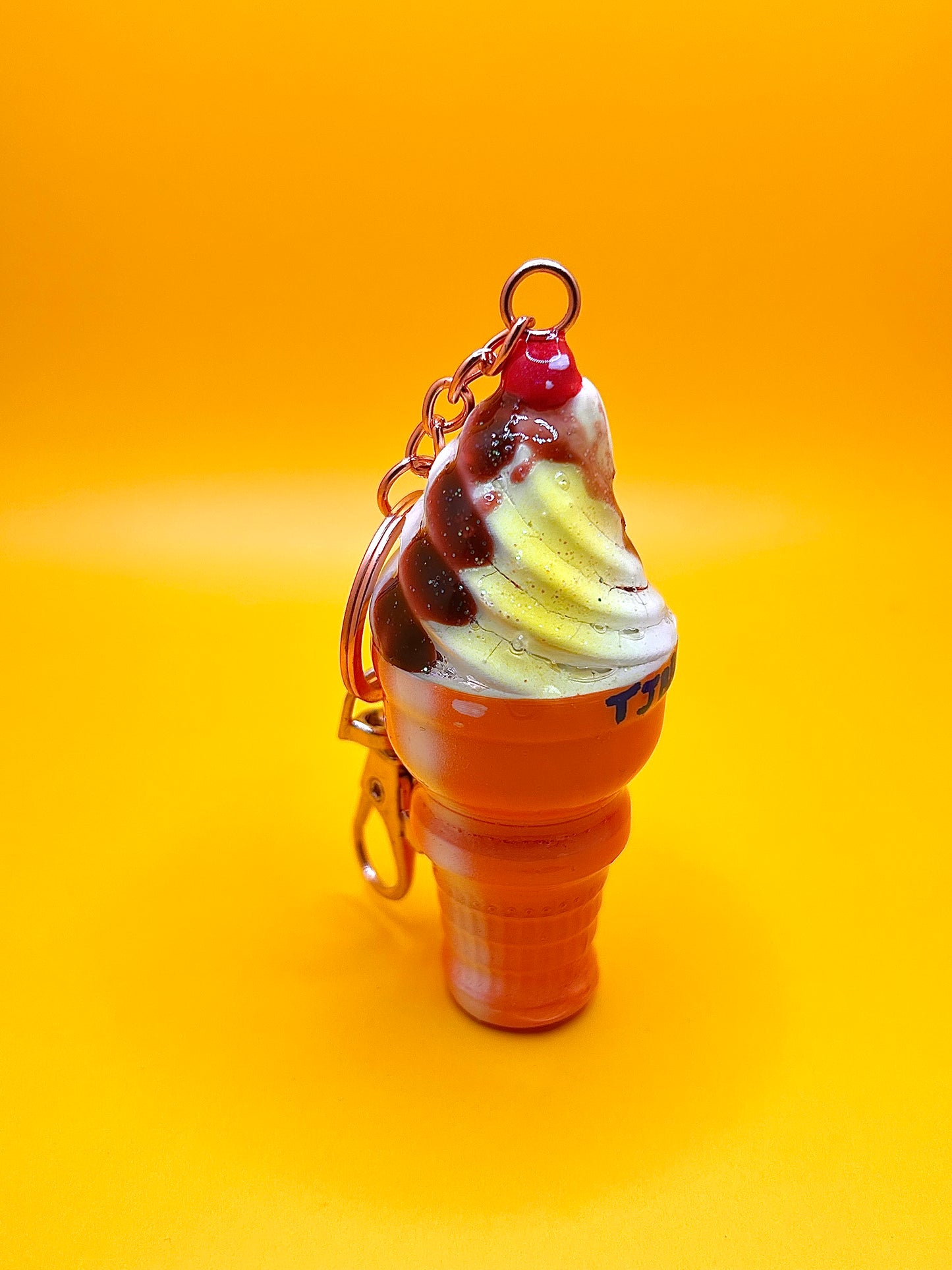 Retro dessert Keychain – Icecream Food Charm – OldSchool vintage Keyring – Hand‑Painted, 3D Printed-TJB89