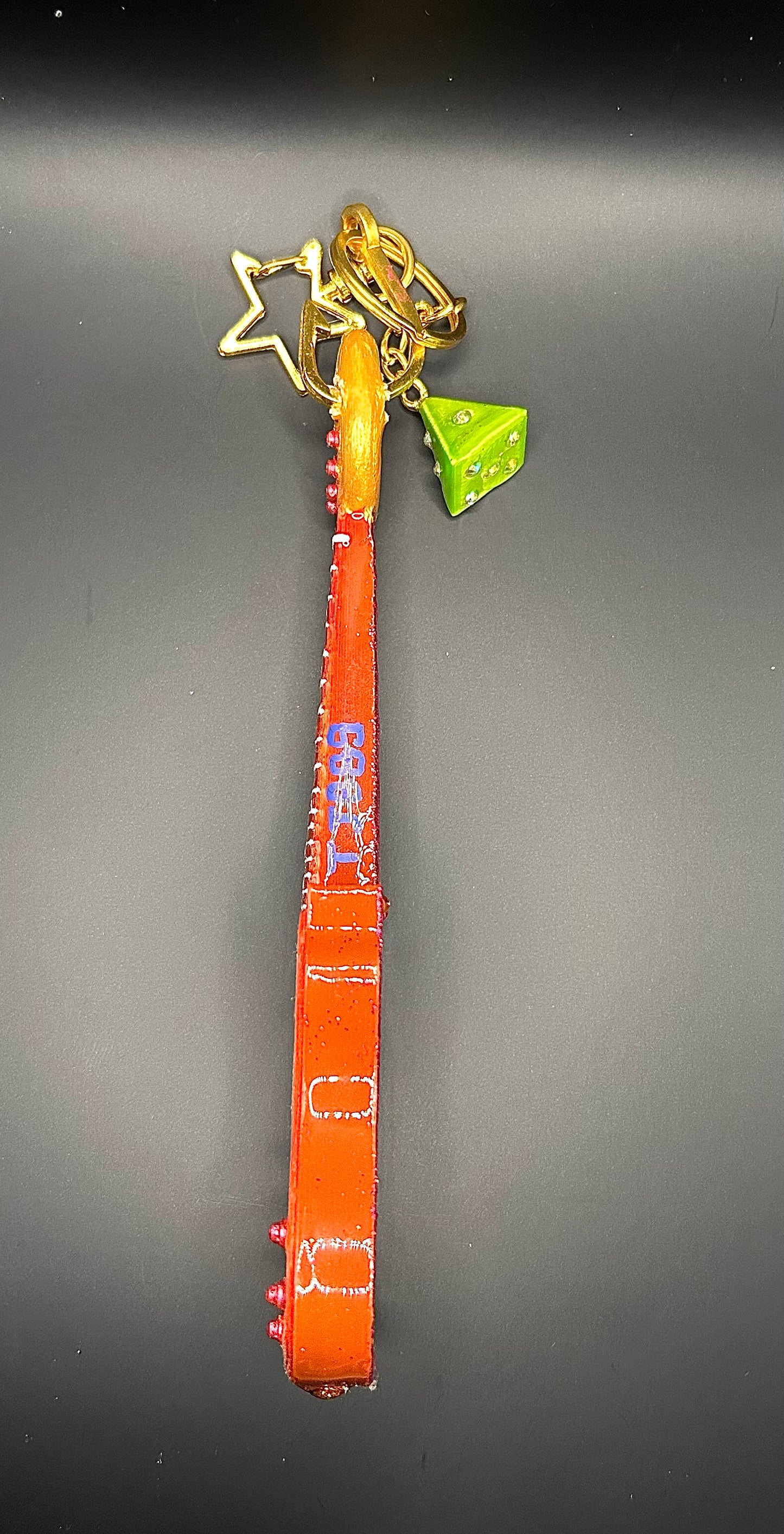 Musical Pink Guitar Keychain - Old-School Instrument Charm - Retro Vintage Keyring
- Hand-Painted, 3D Printed-Funk.G. Guitar TJB89