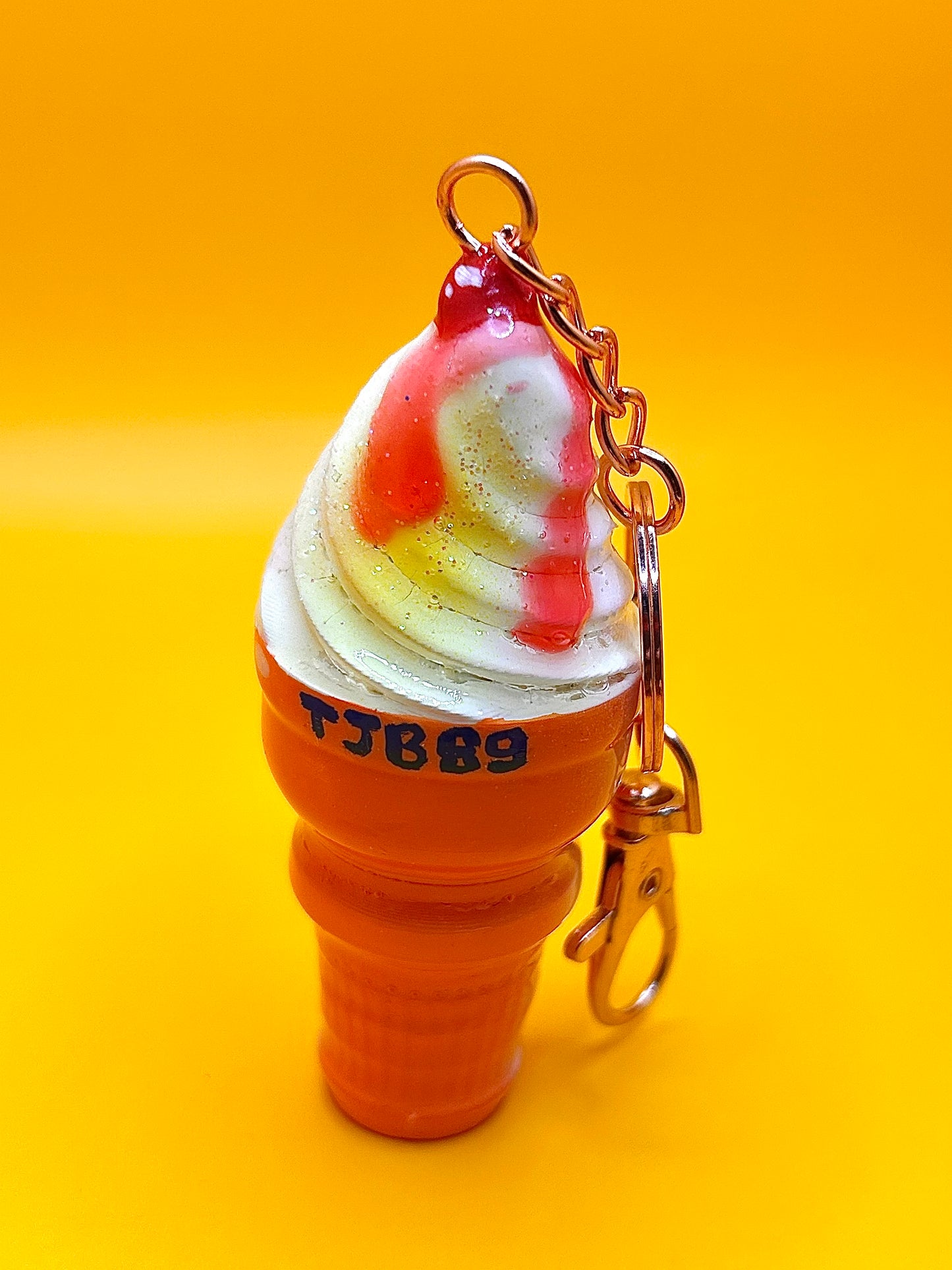 Retro dessert Keychain – Icecream Food Charm – OldSchool vintage Keyring – Hand‑Painted, 3D Printed-TJB89