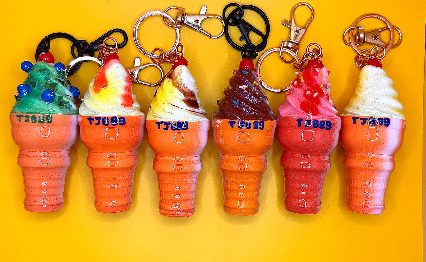 Retro dessert Keychain – Icecream Food Charm – OldSchool vintage Keyring – Hand‑Painted, 3D Printed-TJB89