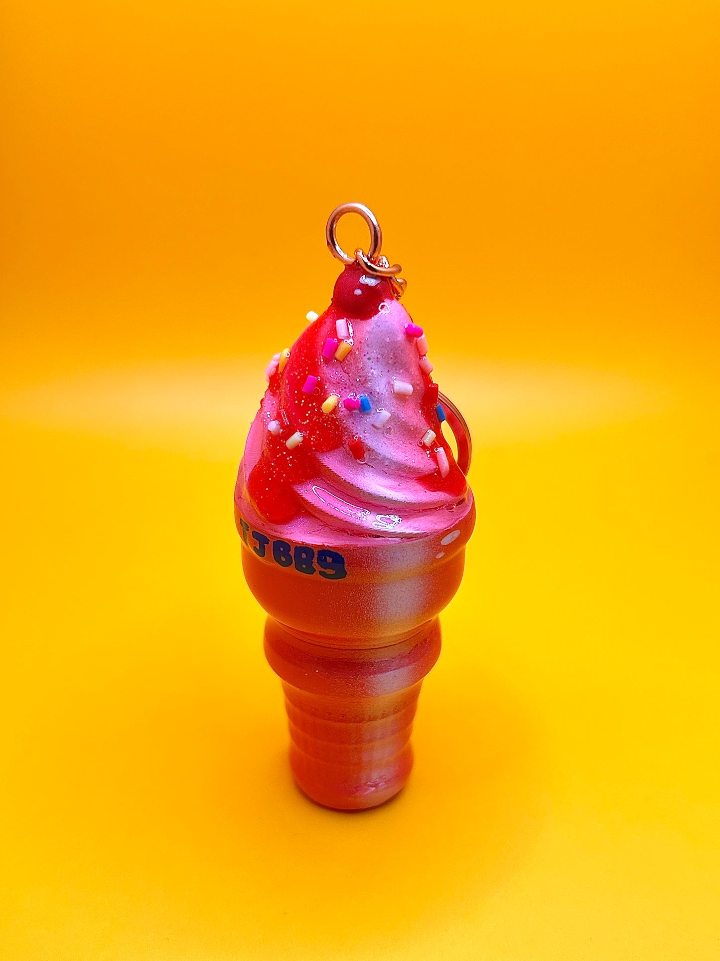 Retro dessert Keychain – Icecream Food Charm – OldSchool vintage Keyring – Hand‑Painted, 3D Printed-TJB89