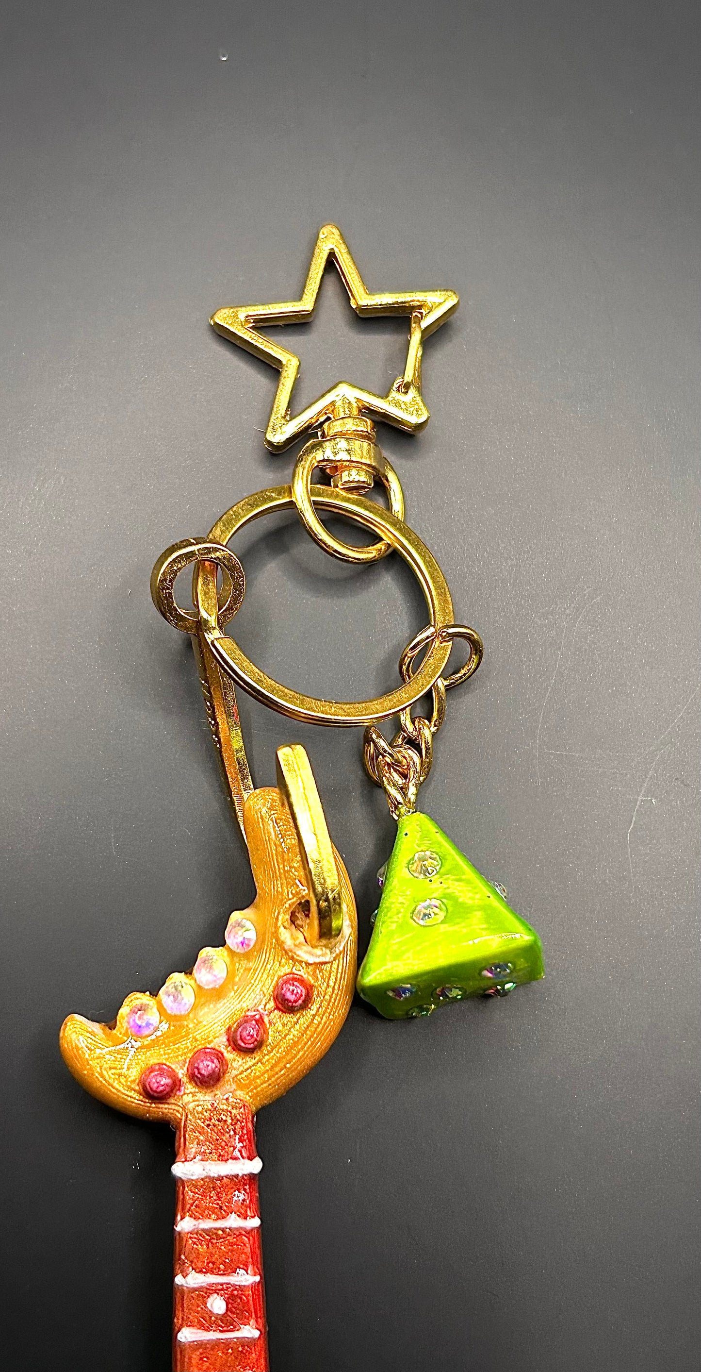 Musical Pink Guitar Keychain - Old-School Instrument Charm - Retro Vintage Keyring
- Hand-Painted, 3D Printed-Funk.G. Guitar TJB89
