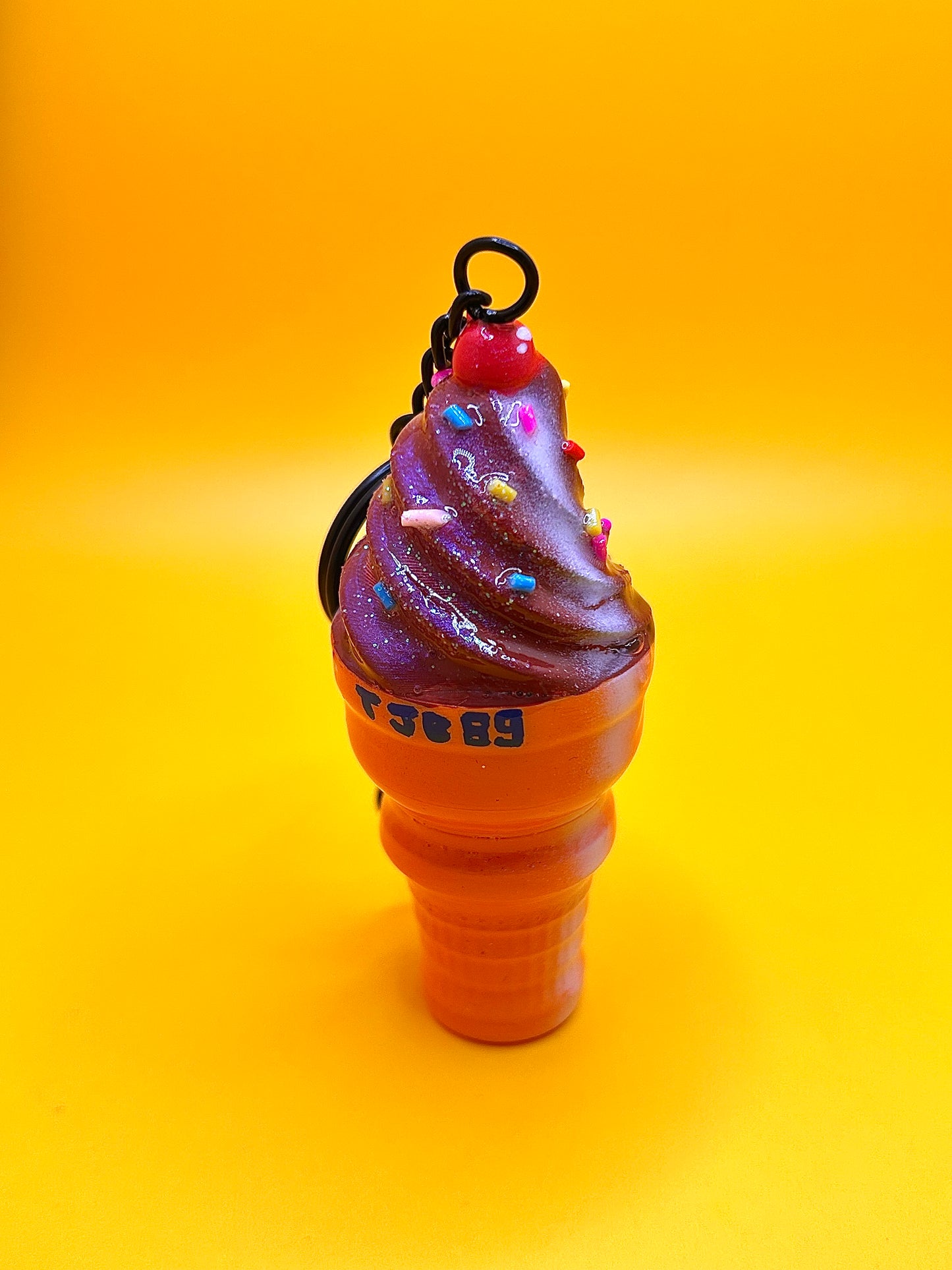 Retro dessert Keychain – Icecream Food Charm – OldSchool vintage Keyring – Hand‑Painted, 3D Printed-TJB89