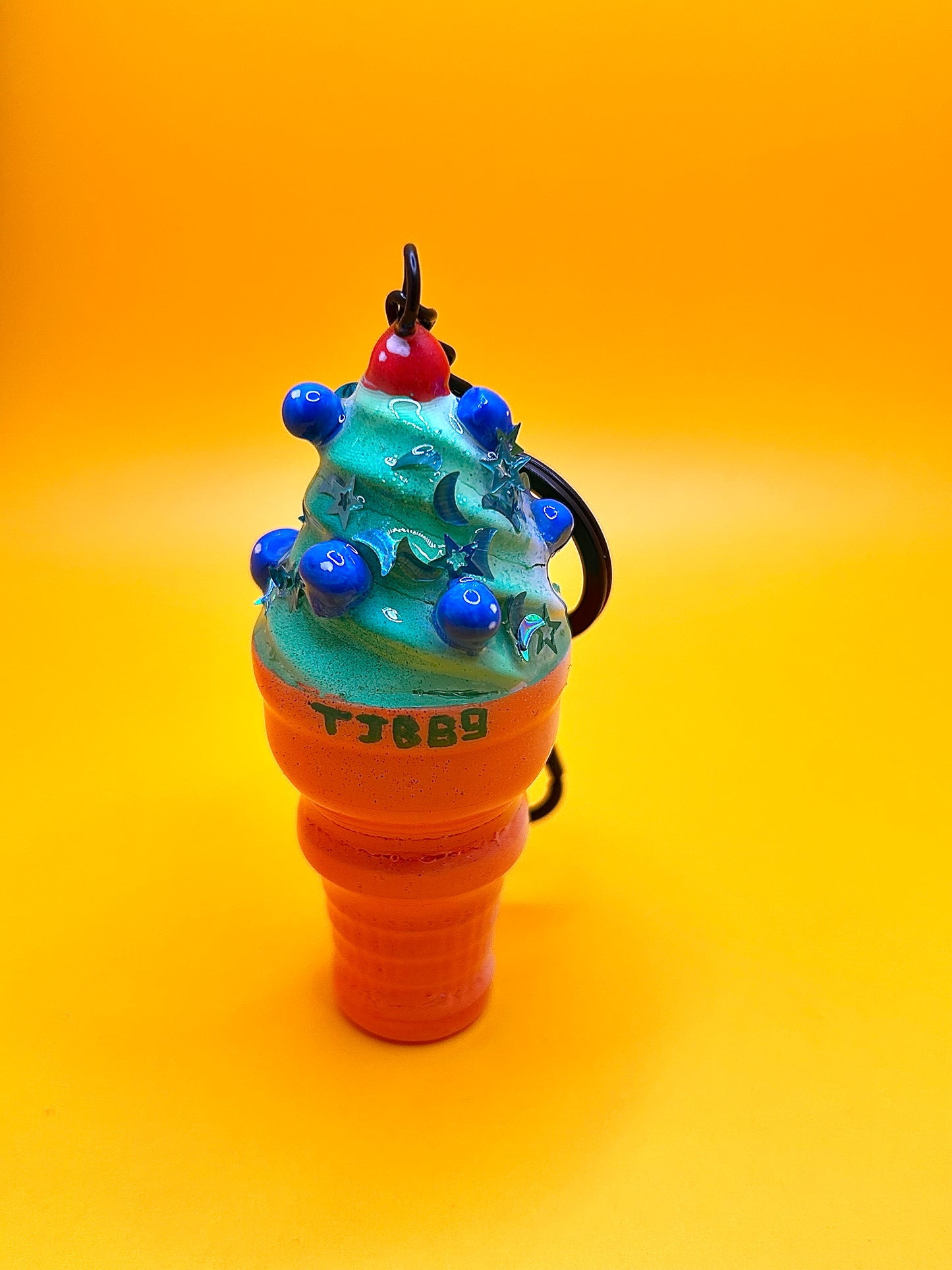 Retro dessert Keychain – Icecream Food Charm – OldSchool vintage Keyring – Hand‑Painted, 3D Printed-TJB89