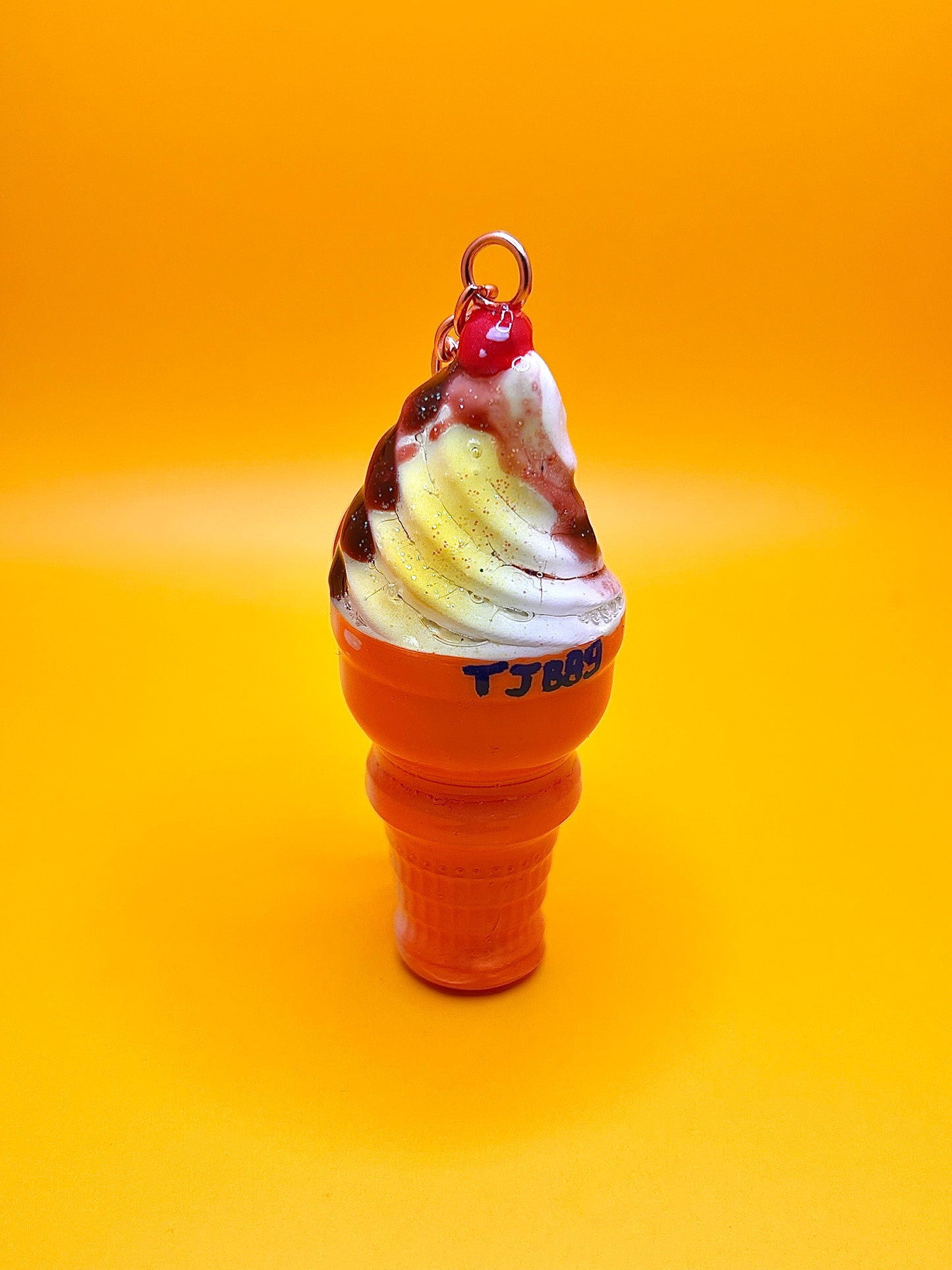 Retro dessert Keychain – Icecream Food Charm – OldSchool vintage Keyring – Hand‑Painted, 3D Printed-TJB89