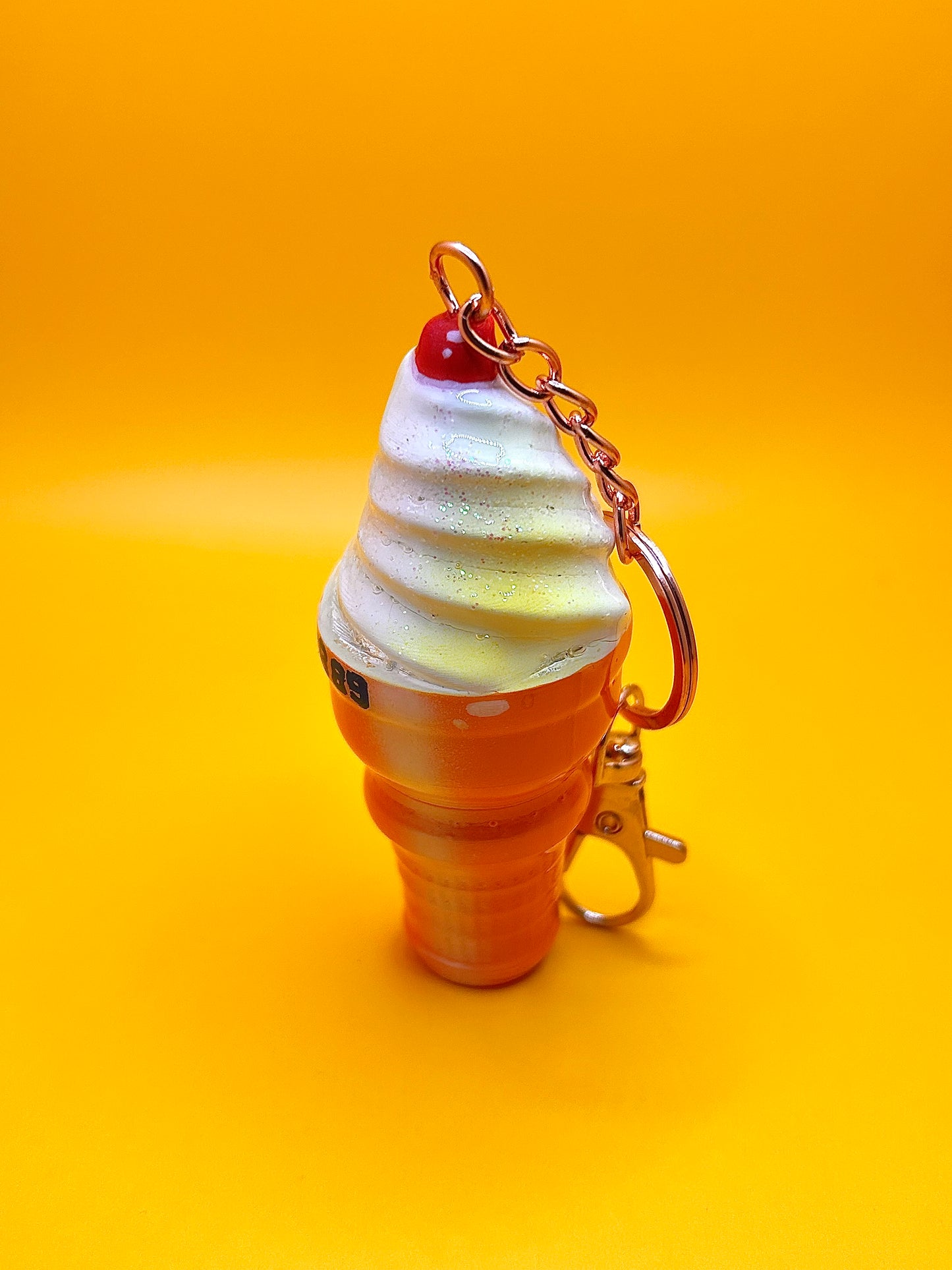 Retro dessert Keychain – Icecream Food Charm – OldSchool vintage Keyring – Hand‑Painted, 3D Printed-TJB89