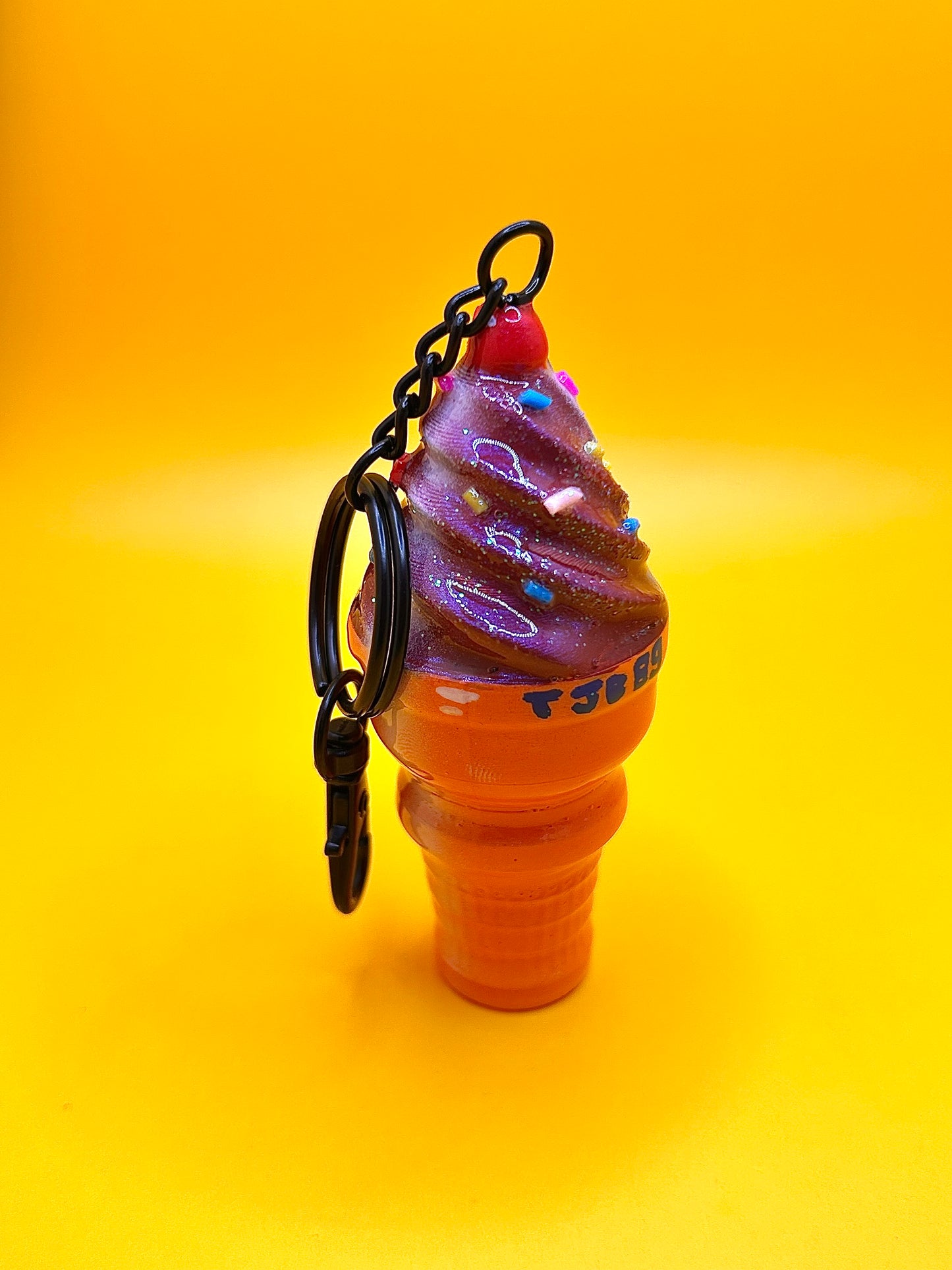 Retro dessert Keychain – Icecream Food Charm – OldSchool vintage Keyring – Hand‑Painted, 3D Printed-TJB89