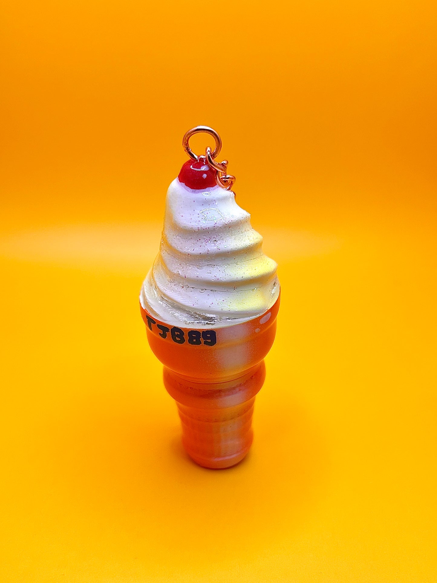 Retro dessert Keychain – Icecream Food Charm – OldSchool vintage Keyring – Hand‑Painted, 3D Printed-TJB89